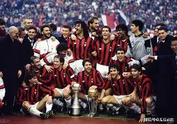 AC米兰在比赛最后时刻逆袭反败为胜，艾哈迈多夫成为英雄 